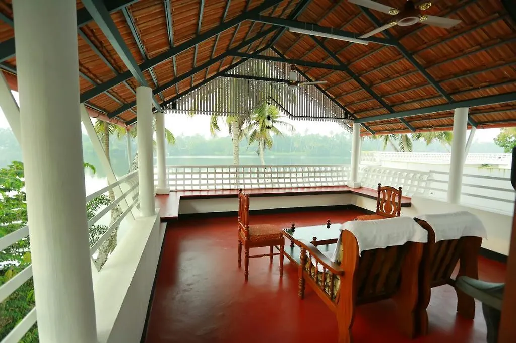 וילה North Paravur River View